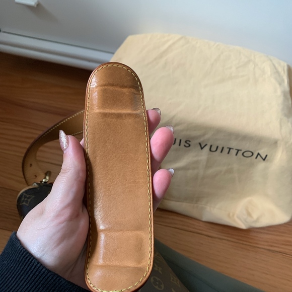 Louis Vuitton Hudson Bag - Picture 8 of 15